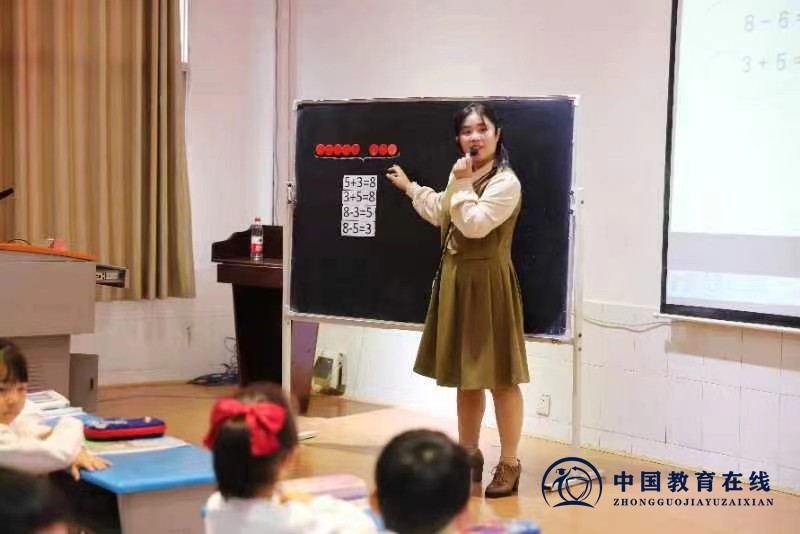 城区二小举行青蓝学院数学“菁优课”展示活动