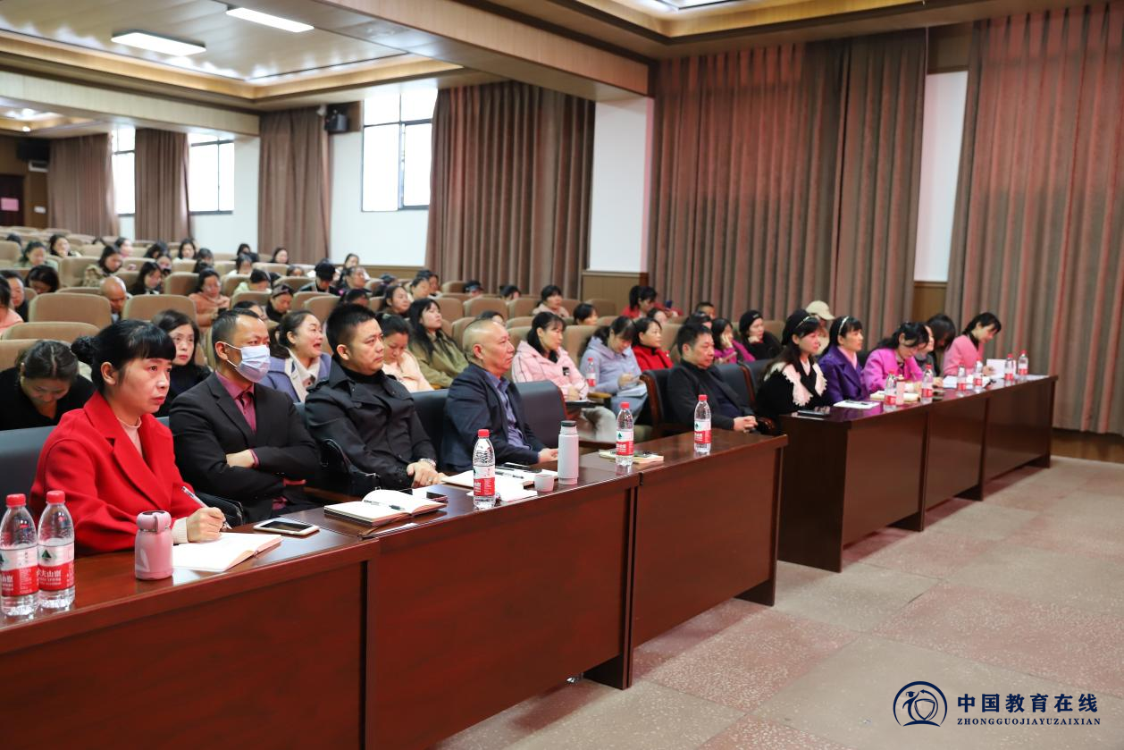 城区二小举行“学习任务群”视域下单元整体教学设计主题讲座