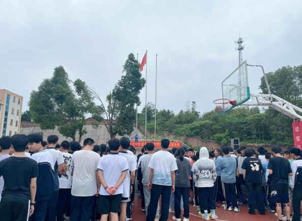 邵东市城区六中联合蓝天救援队开展防溺水安全教育活动