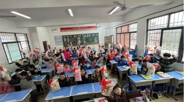 灵蛇衔瑞春晖暖 巳巳如意启新程——邵东市城区六完小2025年春季新学期开学报到日纪实