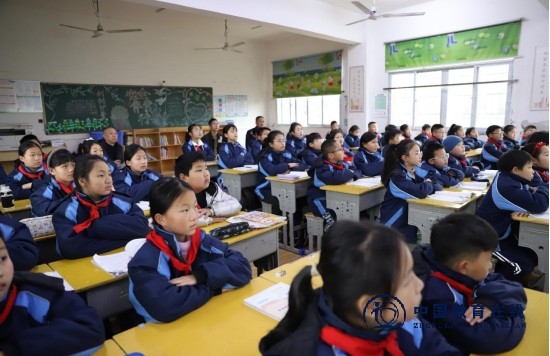 邵东市教育局党组副书记、副局长李泽成到城区二小调研