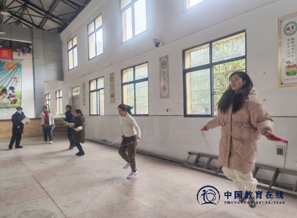 牛马司二完小：举办“三八妇女节”教职工跳绳比赛，以展巾帼风采