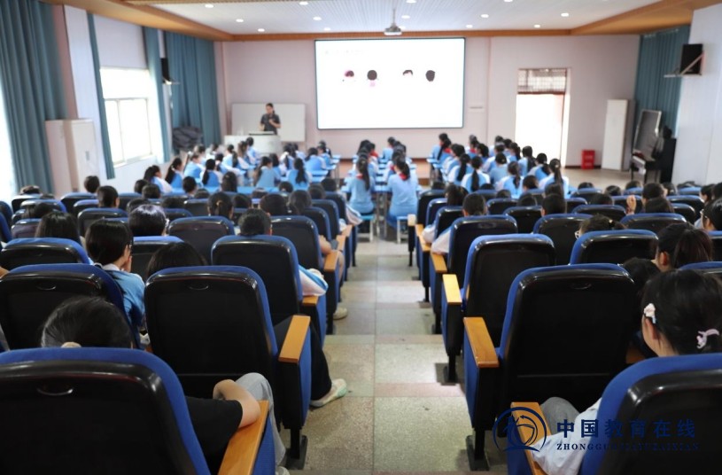 城区二小开展学生安全专题讲座