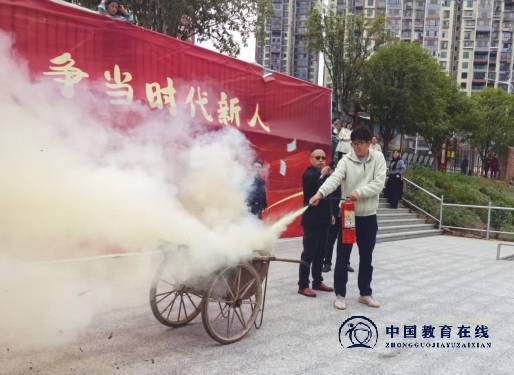 以练筑防保平安 实战演练护成长 ——邵东市城区六完小顺利开展2025年秋季防震减灾与消防应急综合演练活动