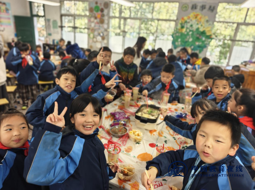 冬至火锅香满园，自主实践育成长   ——邵东市城区第二完全小学开展特色班本课程活动落实“五育并举”