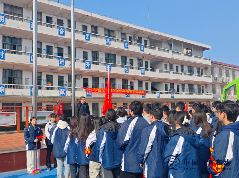 邵东七中组织学生到校园周边开展清扫活动