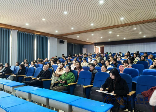 城区二小青蓝学院开展“慧言悦享”专题分享：慧言悦享促教研 ，AI赋能提质效